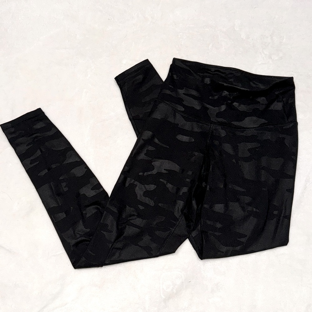 Old Navy Black Matte Camo Elevate Legging Size XS